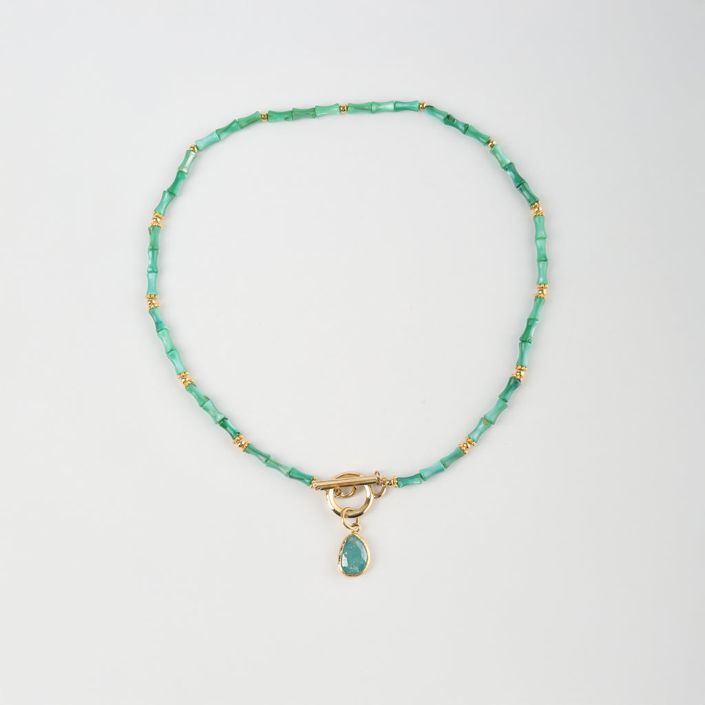 Verdant Flow Mercan Kolye