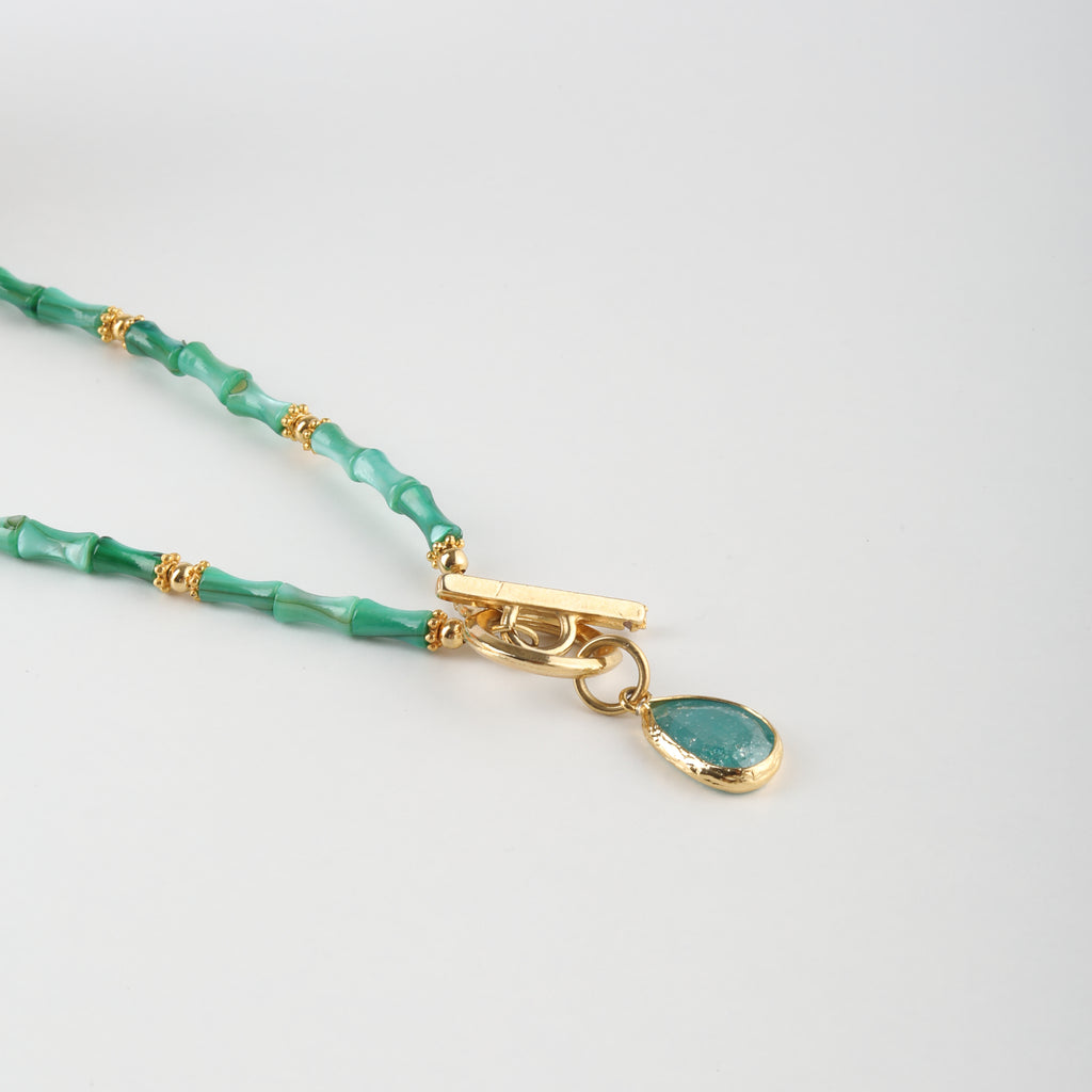 Verdant Flow Mercan Kolye