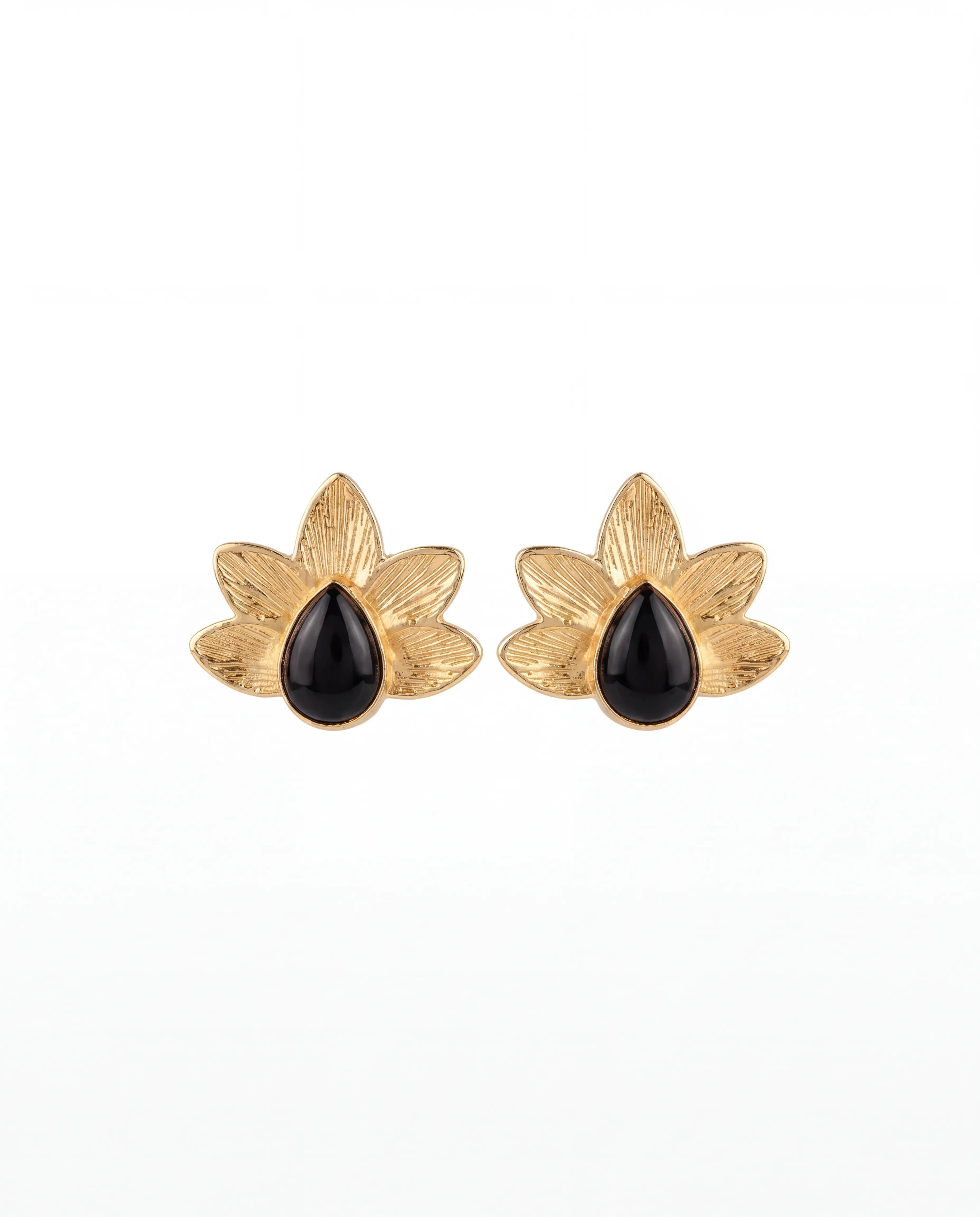 Onyx Lotus Küpe - lotus formlu altın petalli ve siyah damla taşlı küpe, ürün görseli