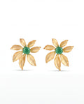Emerald Petal Küpe - zümrüt yeşili taşlı altın kaplama çiçek küpe, ürün görseli