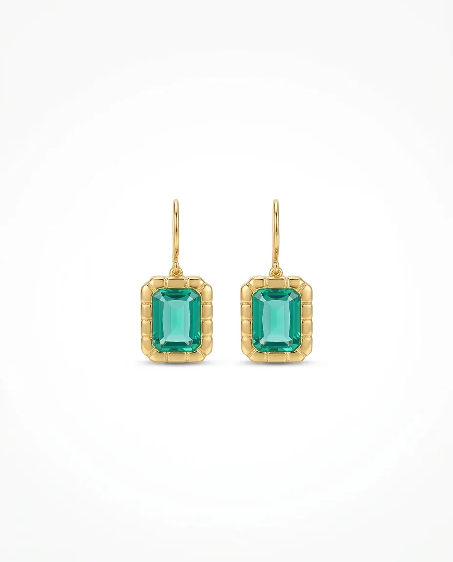 Emerald Frame Küpe - zümrüt yeşili dikdörtgen taşlı, oluklu altın çerçeveli küpe, ürün görseli