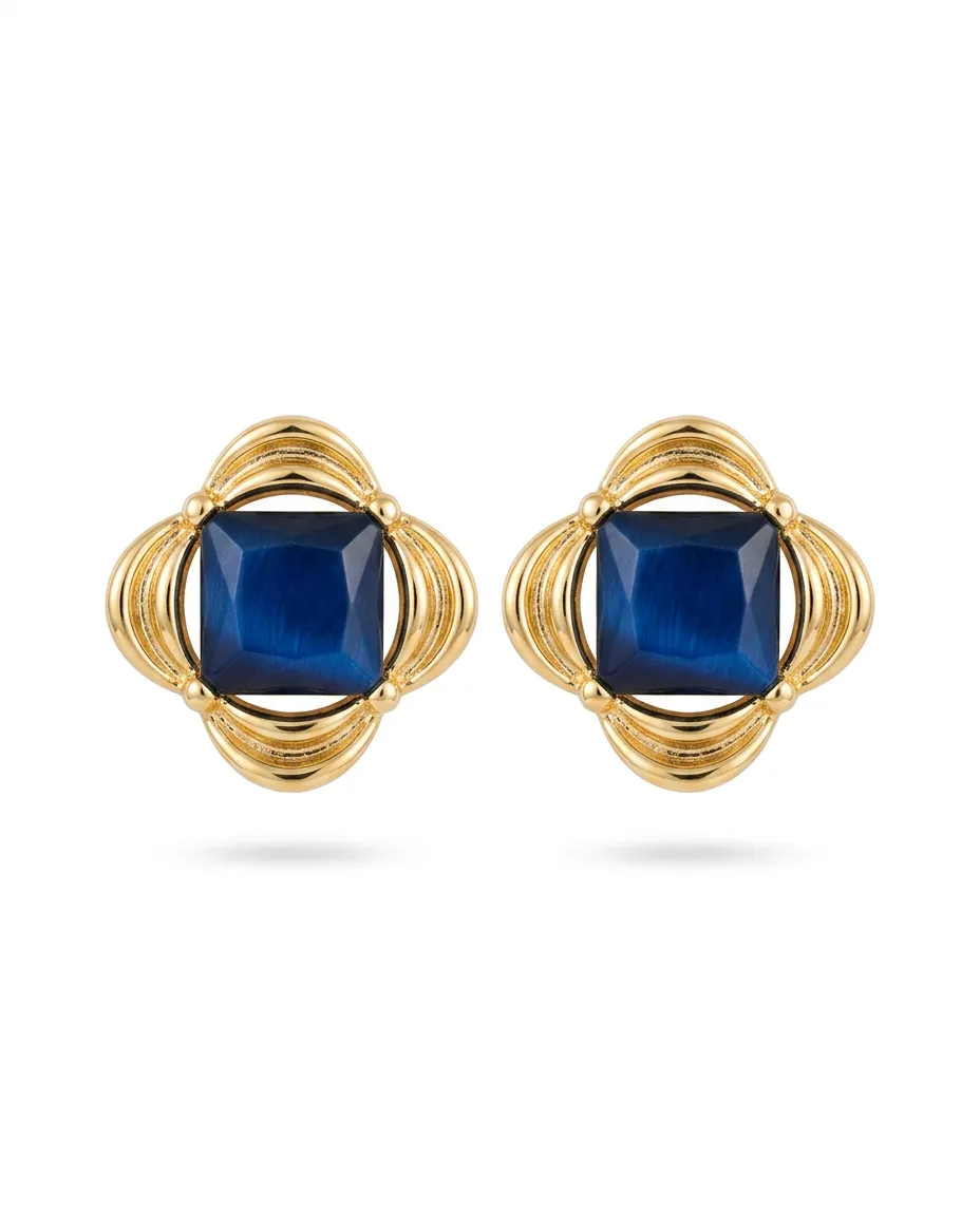 Sapphire Clover Küpe - yonca formlu altın çerçeveli ve lacivert kare kesim taşlı küpe, ürün görseli